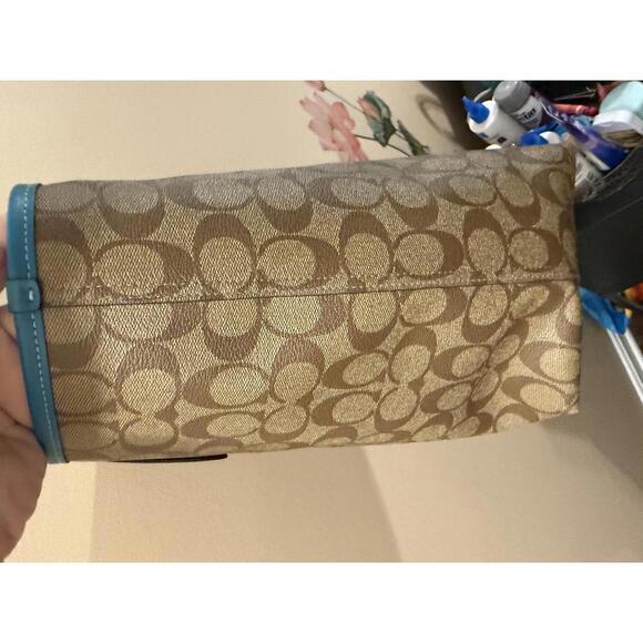 Stylish Coach Signature Tote Bag - 2023 5696 - Picture 8 of 8